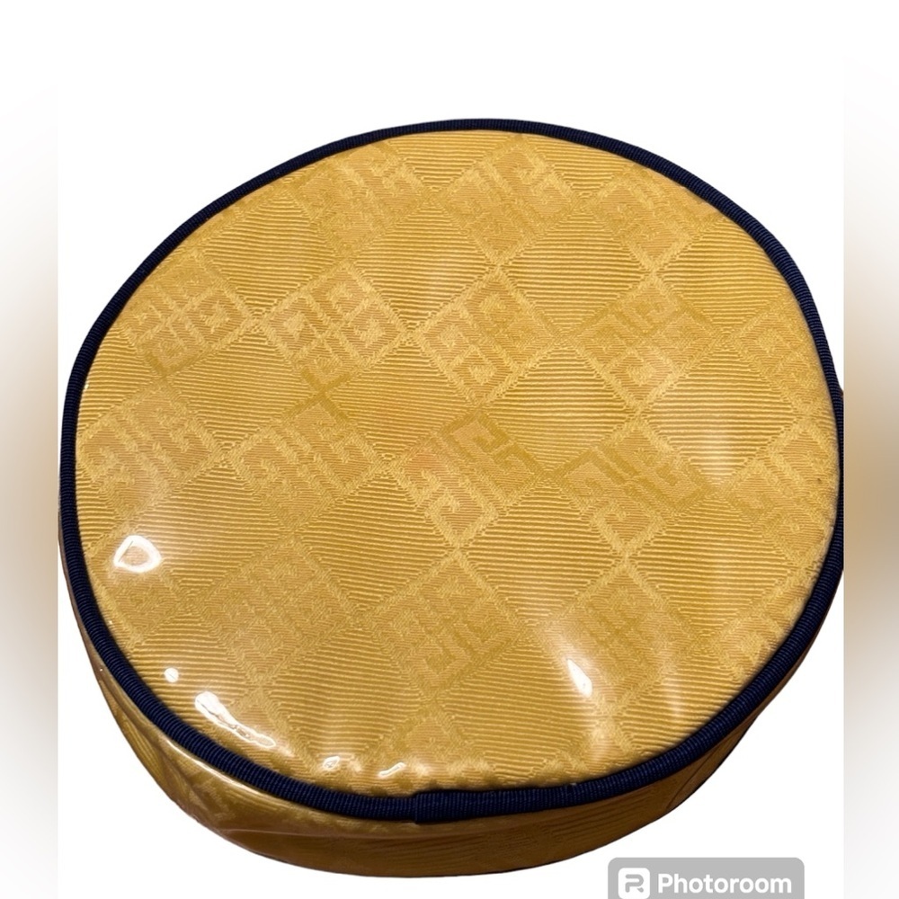 Aragon de Givenchy straw tote & cosmetic pouch - Picture 8 of 9